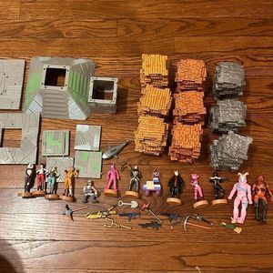 FORTNITE Lot of 250 Building Pieces, Figures & Accessories Excellent Condition